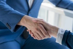 Tingkatkan Brand Anda dengan Kreasi Pers Rilis dan Advertorial Profesional dari GKI (Bagian 1) 2 pers rilis dan advertorial membangun trust Image by freepik